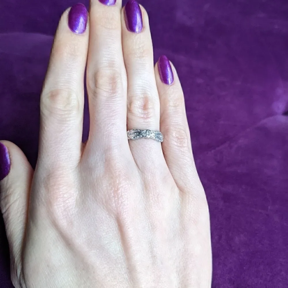 READ CAREFULLY bow shaped platinum ring